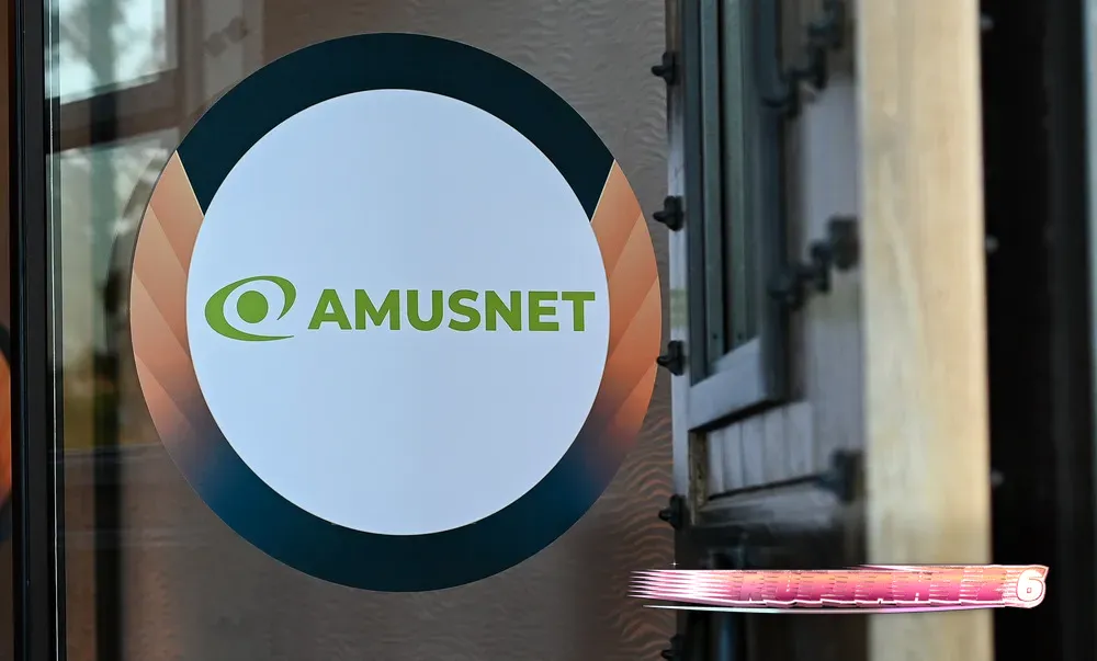 Kabinet slot Amusnet Type S 32 dan S 27 di lantai kasino Welco Gaming Grand Play di Guatemala